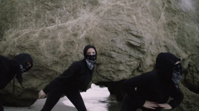 Kimono Pat - I Am Yours (Official Music Video) смотреть онлайн