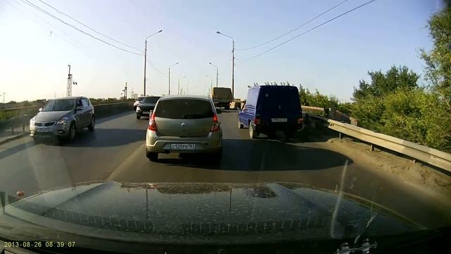 Собака - участник автомобильной пробки смотреть онлайн