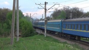 2ТЭ116-1423 с пригородным поездом Апостолово - Днепр-Лоцманская выезжает из тоннеля ст.Встречный