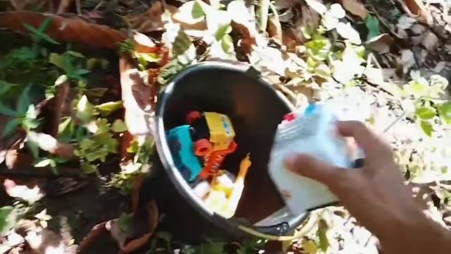 mencari mainan mobil ambulance,truk molen,tank baja,crane,truk pasir,slender,motor balap,ekskavator смотреть онлайн