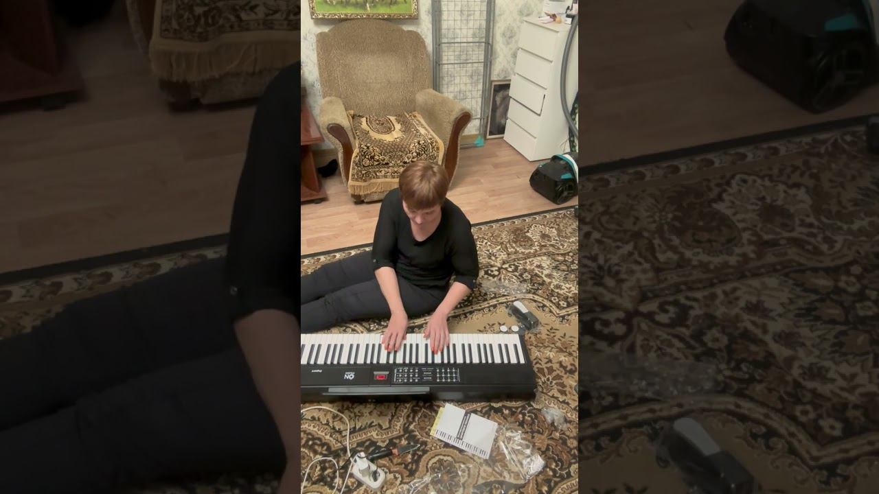 Купила синтезатор||в начальных классах ходила в музыкальную школу смотреть онлайн