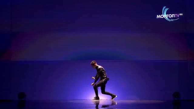 Шоу талантов Монголии, классное выступление Б.Шижирбата .Световое шоу. смотреть онлайн