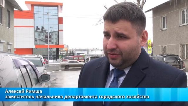 Подготовка грунтовой дороги в Синегорске к оттепели