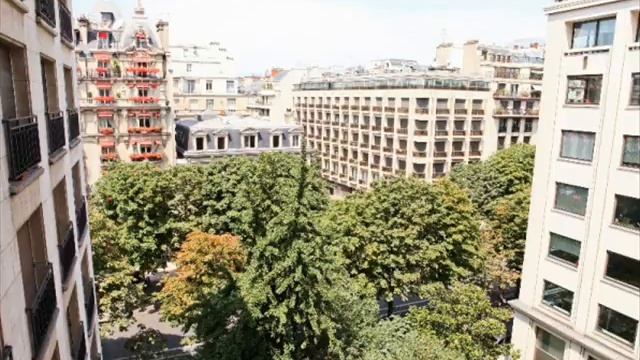 О личности Казахстанца , купившего в Париже квартиру за 65 млн евро