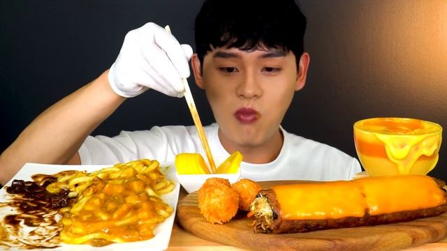 ASMR 돼지고기 스테이크와 카레 짜장 우동면 불닭 치즈소스 찍먹방 Pork Steak With Curry Black Bean Noodles Spicy 🧀Sauce MuKbang