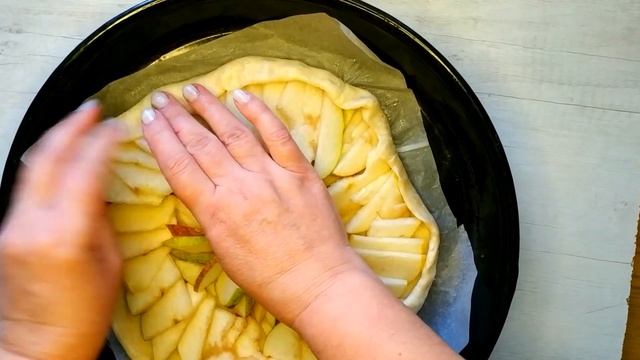 Галета с сыром-бри, прамезаном и грушей (АСМР видео)