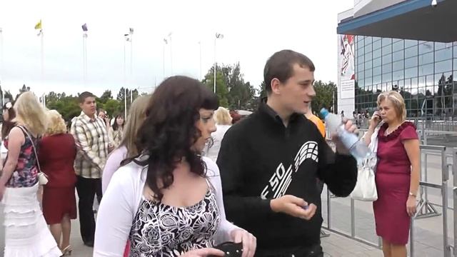 Выпускники входят в Арену 2000