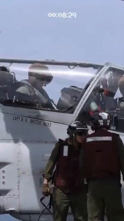 Вертолет AH-1Z Viper готовится к морским операциям