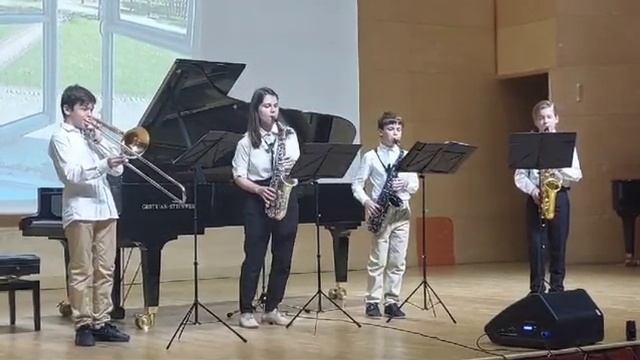 М.И. Глинка - "Камаринская", духовой ансамбль "Проявление" (саксофон)