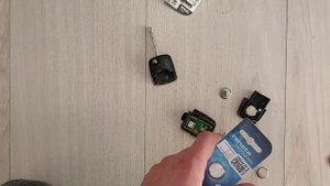 Замена батарейки в ключах Audi (Volkswagen, Skoda).