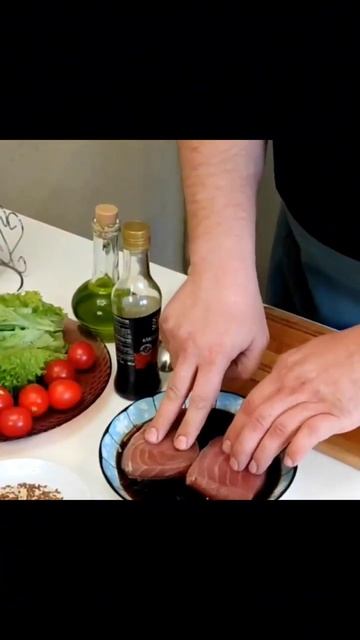 Как приготовить идеальный сочный стек из тунца? Обед быстро #тунец #рыба #обед