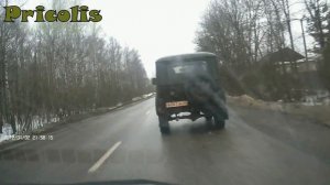 Уступив собаке, чуть не въехал в меня