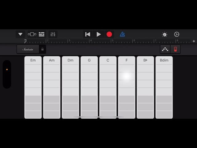 Пытаюсь сыграть что-то внятное на виртуальном фортепиано в приложении GarageBand на iOS смотреть онлайн