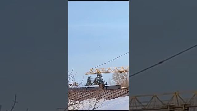 беспилотники атаковали сразу три российских НПЗ: в Рязани в Кстово и Киришах (Ленинградская область смотреть онлайн