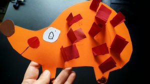 простая поделка для малышей своими руками - ежик из цветной бумаги