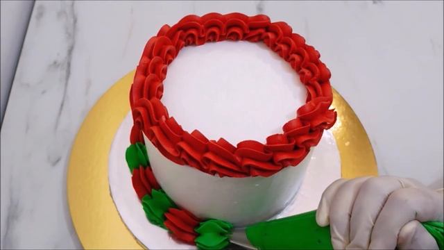 CHRISTMAS CAKE | SIMPLE CHRISTMAS CAKE DECORATING TUTORIAL FOR BEGINNERS | #christmascake  🎅🎄🌲
