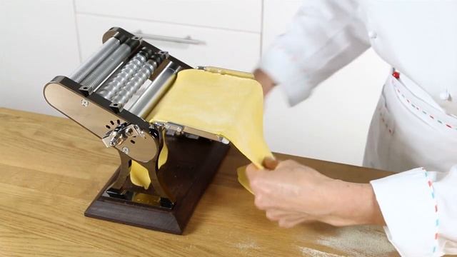 Homemade fresh pasta with Otello Limited Edition - Video tutorial