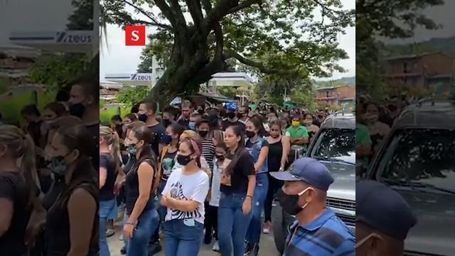 Venecia despide a joven de 18 años asesinado en masacre | Videos Semana смотреть онлайн