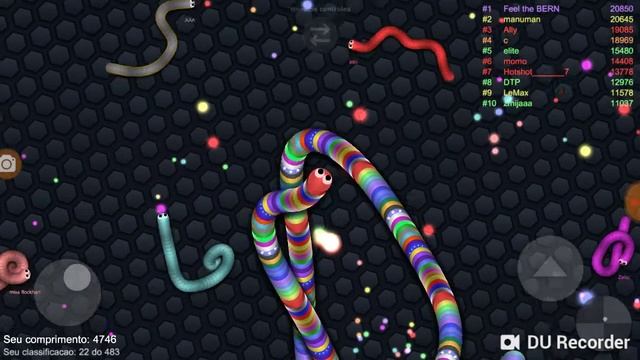 Jogando slither.io e eu encontrei a Momo?!