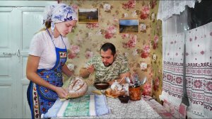 КАК ЖИВУТ РУССКИЕ ЛЮДИ НА УРАЛЕ ｜ ДОМАШНЯЯ ПЕКАРНЯ И МЯСНЫЕ ДЕЛИКАТЕСЫ В ПЕЧИ