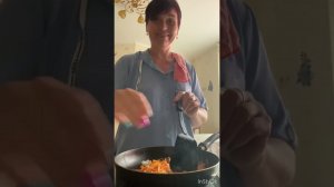 Плов из булгура в сковороде