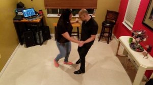 Bachata Footwork Practice - Viola (V Step Variation) - 5/4/18 Bachata Con El Pelon Class