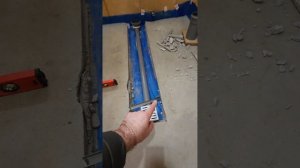 В Гусево укладываем плитку на пол