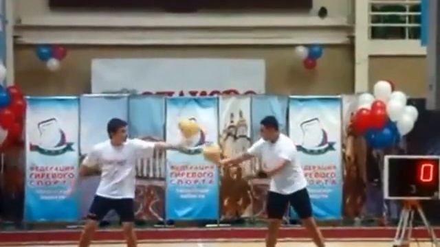 Kettlebell Power Juggling in couple / Силовое жонглирование гирями в парах смотреть онлайн