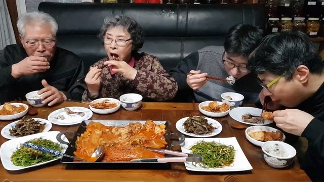 할머니의 그리운 묵은지 닭볶음탕 먹방, 세발나물무침, 꽈리고추멸치볶음, 시골밥상, 가족먹방 MUKBANG KOREAN FOOD COOKING ASMR | EATING SHOW