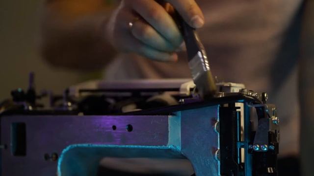 Как разобрать швейную машину Janome. Чистка и смазка швейной машинки Janome, Elna.