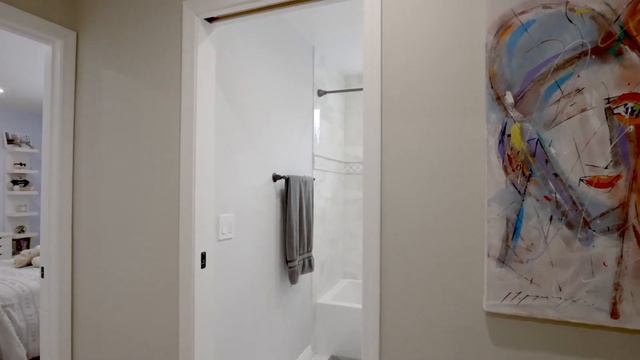 Beautifully Updated Home with Detached Office/Bonus Room at 6915 Yarmouth Ave, Reseda смотреть онлайн