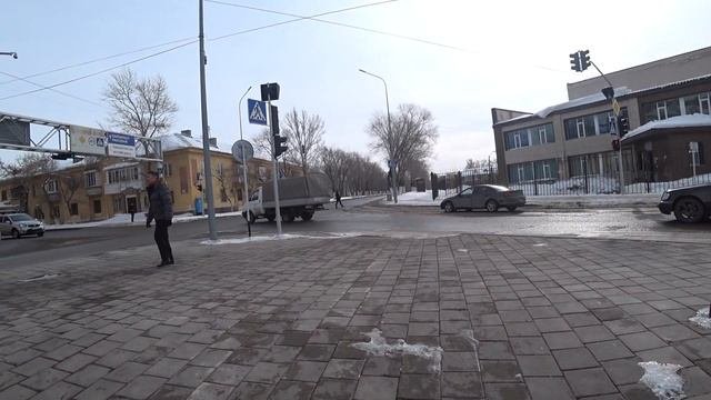 Караганда | от памятник Ленина на улицу Мустафина мимо его же памятника