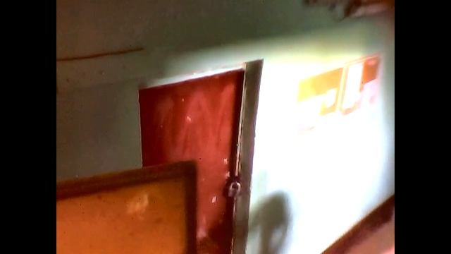 Ужасное явление! Кошмарный мусорный монстр в подъезде! Жесть!!! смотреть онлайн