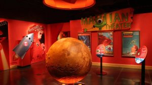 День космонавтики и злопыхатели космического масштаба: