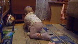 Ребенок Надевает Носки