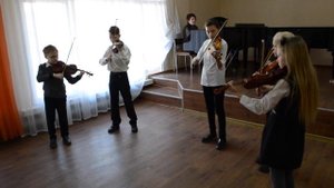 Р. Телепнев "Прогулка" исп .ансамбль Сверчки