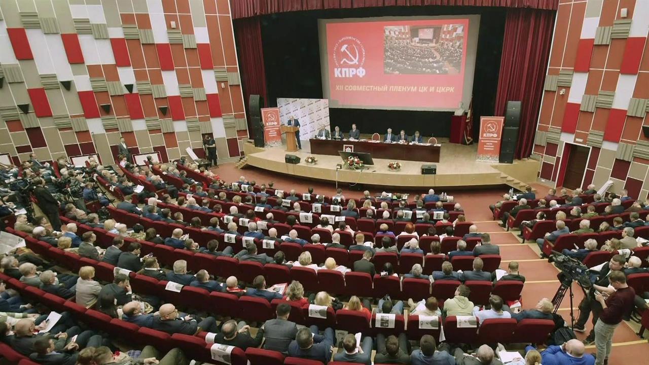 О том, как важно сберечь в памяти поколений подвиг героев Великой Отечественной, говорили КПРФ.