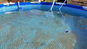 бассейн после зимы, воду не сливали, бутылки с песком не кидали, чистка, запуск фильтпов