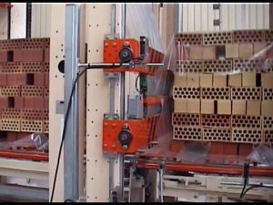 Беспаллетная упаковка кирпича в термоусадочную пленку на оборудовании компании ОМС