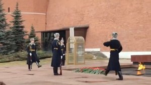 Смена почетного караула на Красной площади.