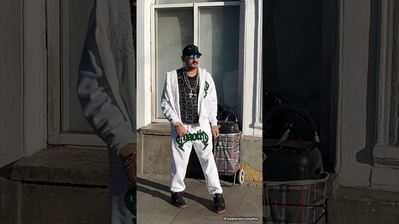 Танцор Майкл на канале Грибоедова в Санкт-Петербурге. смотреть онлайн