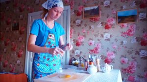 БЫТ В ОДНОЙ ИЗ ДЕРЕВЕНЬ УРАЛА ｜ СВОЯ ЗАКВАСКА НА ХЛЕБ И СУП С ДОМАШНЕЙ ЛАПШОЙ