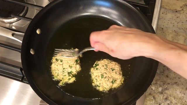 Crispy Salmon Cakes смотреть онлайн