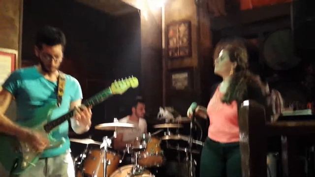 Sicania Groove - Shakey ground "Live Waxy o'connors Catania" смотреть онлайн