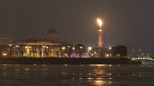 Ростральные колонны горят