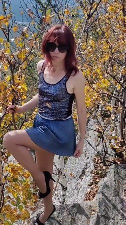 ты красивая такая и в горах на каблуках