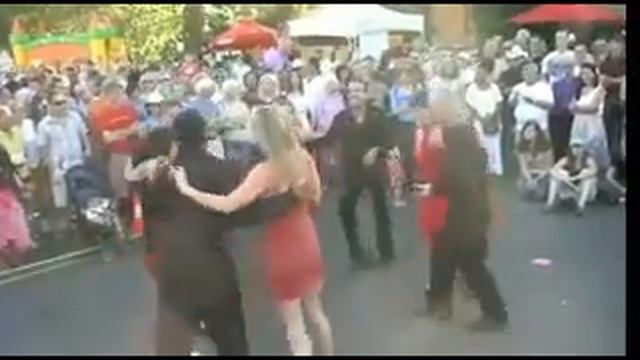 Santa Rueda Performance at the SF Reporter Block Party 2008 смотреть онлайн