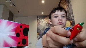 я делаю обзор на все популярные игрушки