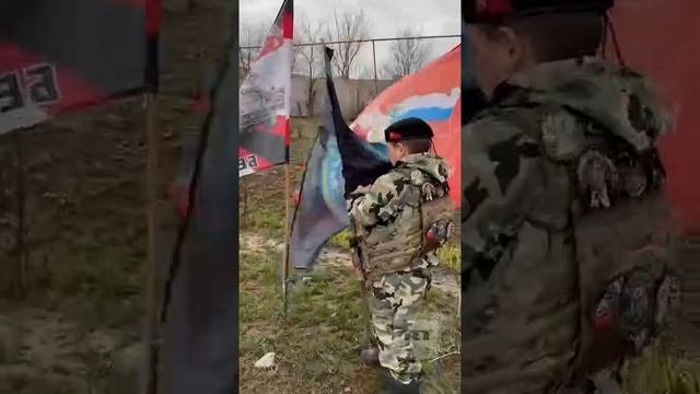 Девятилетний Серёжа, который приветствует военных в курском приграничье, мечтает стать морпехом.