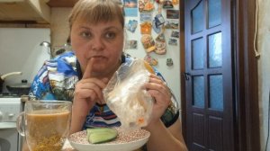 пью кофе ☕️ ем пиццу ой как вкусно 😋